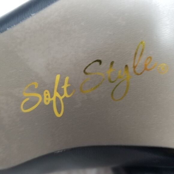 SOFT STYLE BLACK SIZE 9.5 W. - Picture 11 of 12